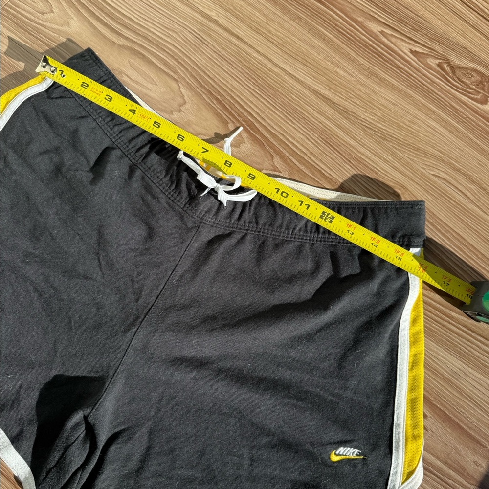 Nike LIVESTRONG Athletic Shorts Women’s Medium Black Gold - Picture 3 of 7